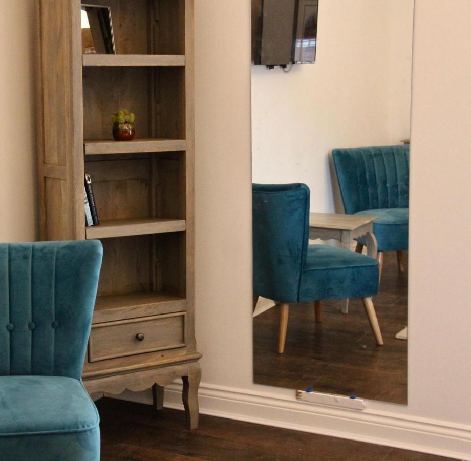 Upstairs At 33 - Self Check In Boutique Accommodation In Worcester Centre Exterior photo