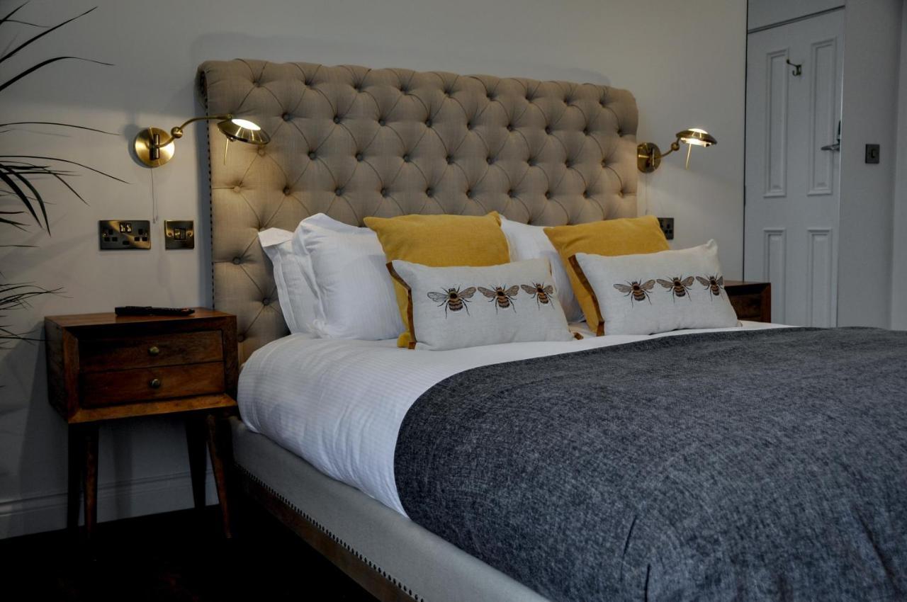Upstairs At 33 - Self Check In Boutique Accommodation In Worcester Centre Exterior photo